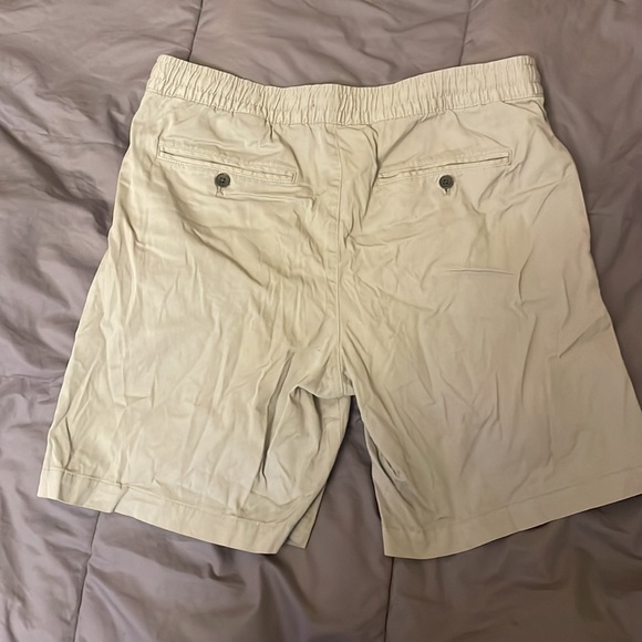Banana Republic Easy Short Size Large - Picture 3 of 3